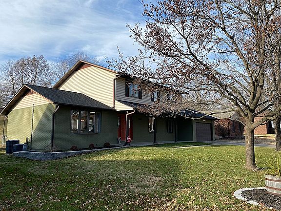 2nd image of 1421 Amblewood Dr