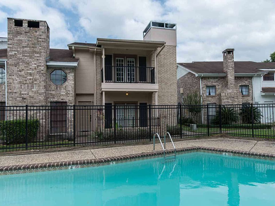 1st image of 1620 Wellington Pl APT 1402