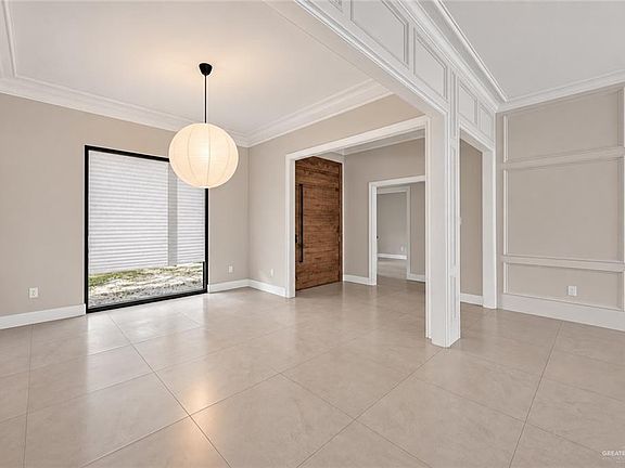 5th image of 112 E Jay Ave
