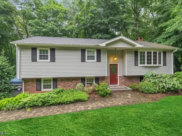 72 Smokey Ridge Rd, Ringwood Boro, NJ 07456