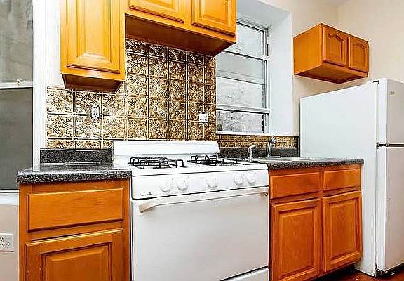 3rd image of 2106 Fulton St #3C