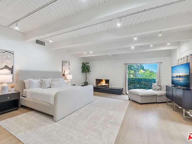 9305 Beverly Crest Dr — Photo 44