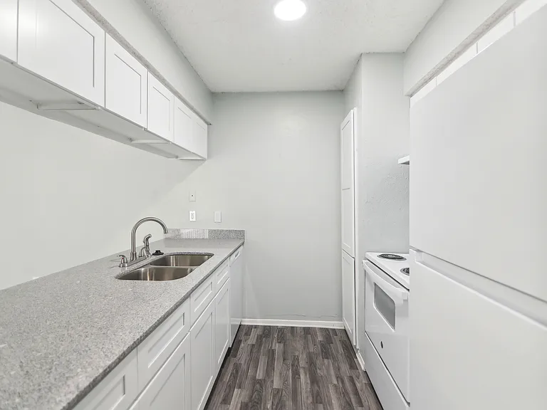 Rochelle Place — Photo 17