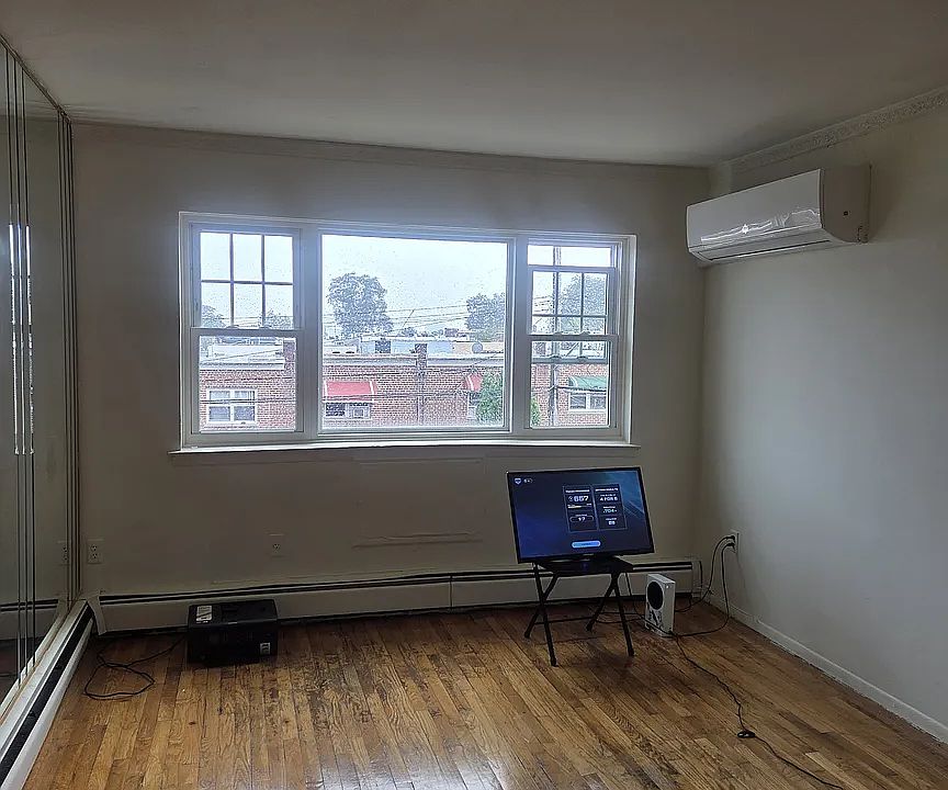 1st image of 1035 E 218th St Floor 3