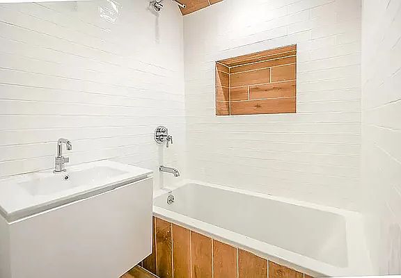4th image of 236 N 11th St #1C