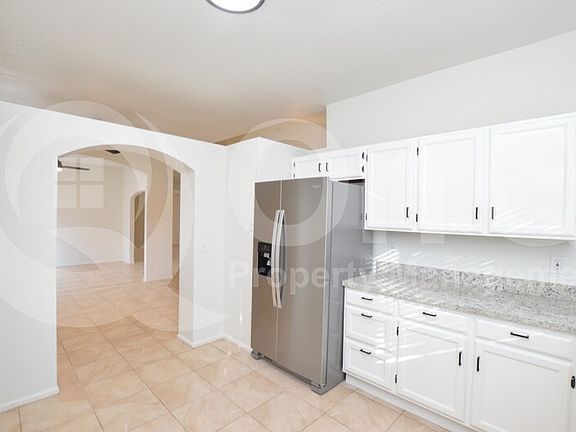 5th image of 966 E Park Ave