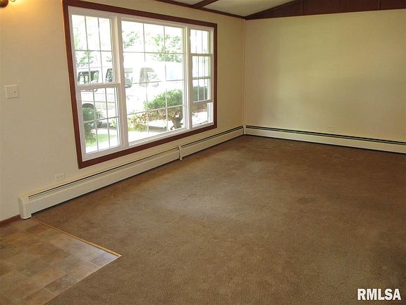 3rd image of 208 Warren St
