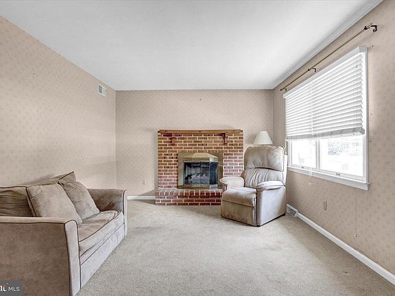 5th image of 424 Columbus St