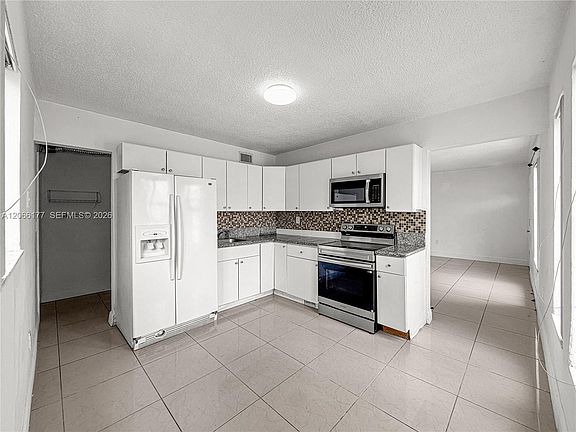 5th image of 9103 SW 38th St