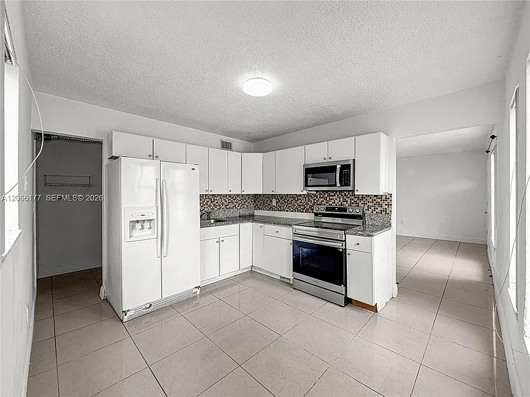 9103 SW 38th St #A — Photo 6