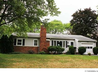 26 Valley Stream Rd, Penfield, NY 14526