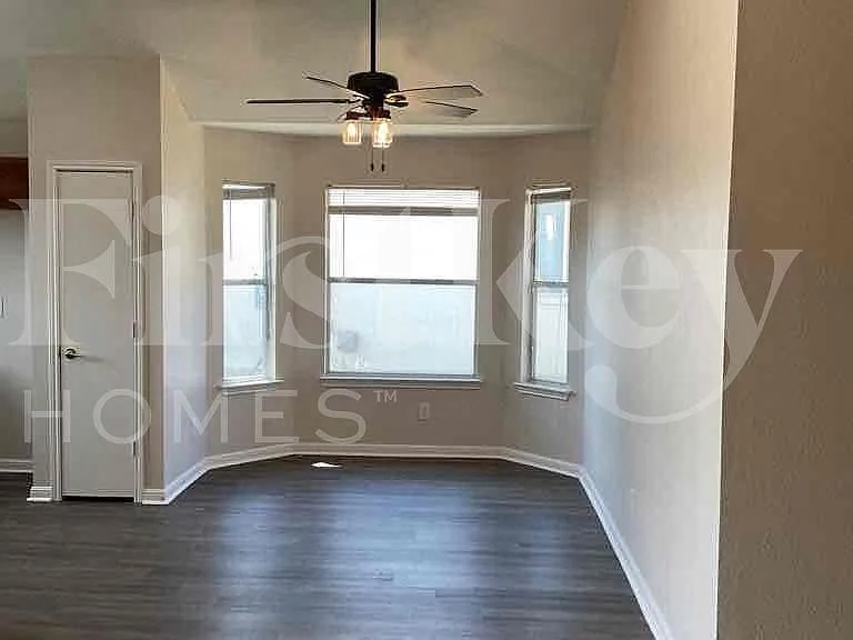 8422 Cherisse Dr — Photo 5