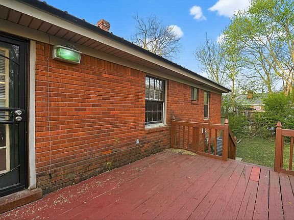 3rd image of 2518 Corning Ave