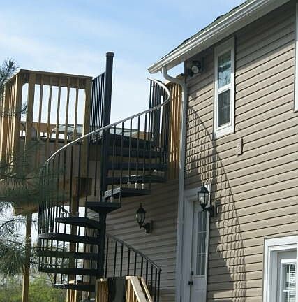2nd image of 549 Rosewood Ave