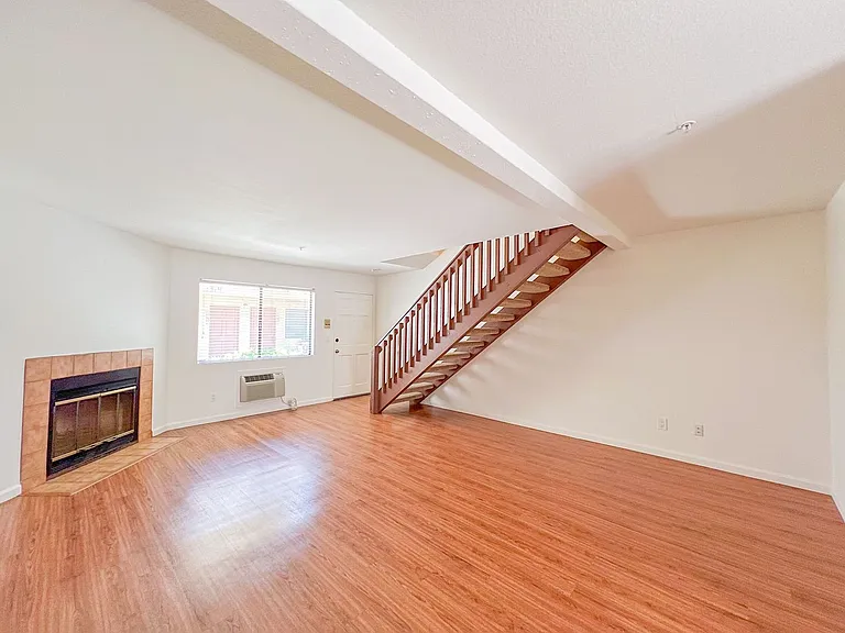3902Howard — Photo 6