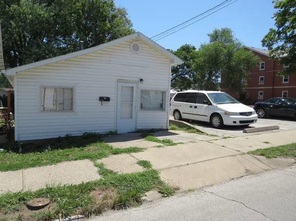 216 N Jefferson Ave, Marshall, MO 65340