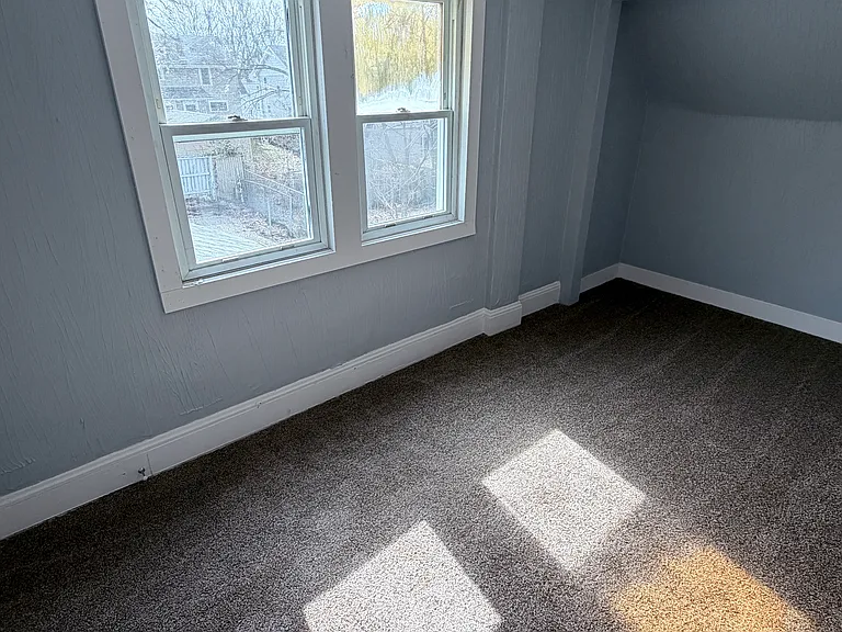 722 Iona Ave — Photo 8