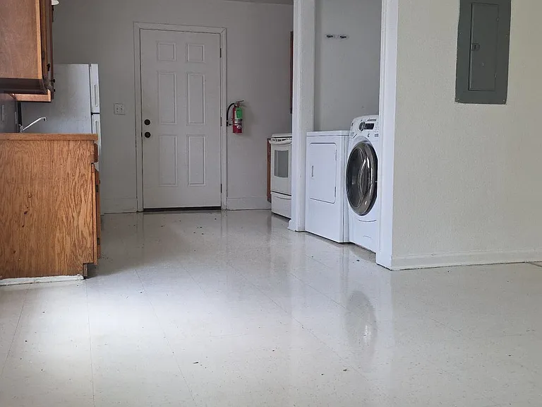114 Greene Ln — Photo 4