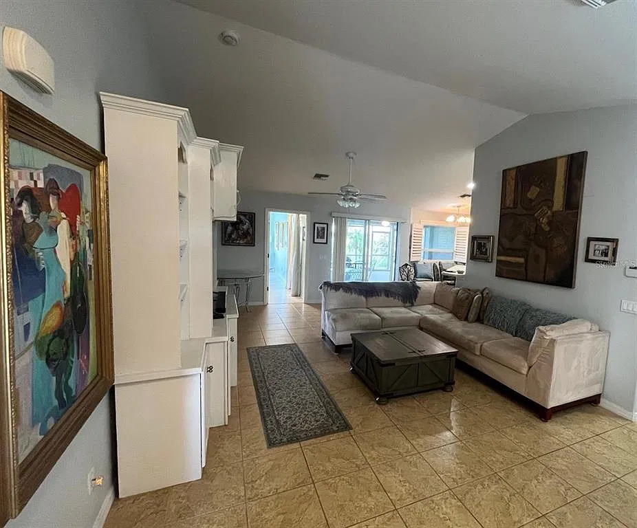 3 bed, 2.0 bath, 1729 sqft, $1,600 — Photo 3