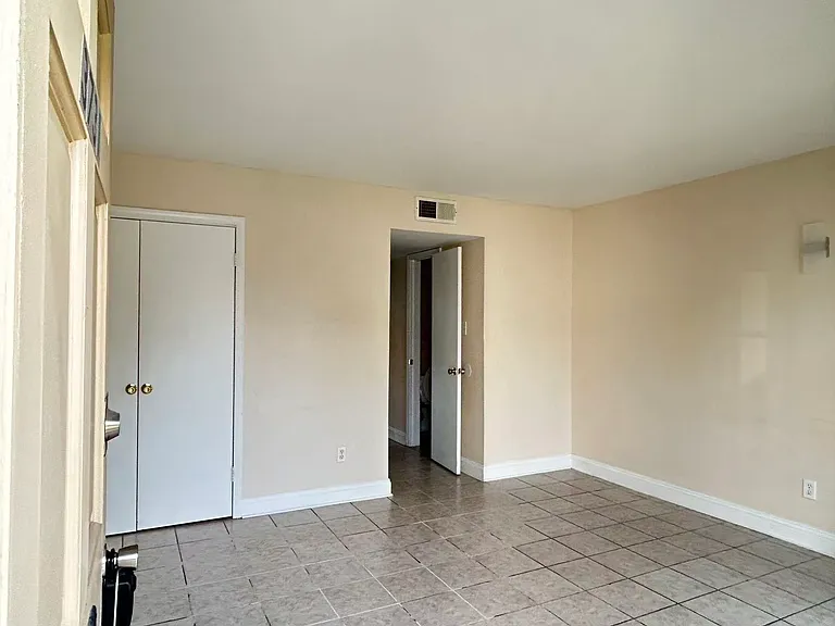 3731 Bunkerhill Dr — Photo 8