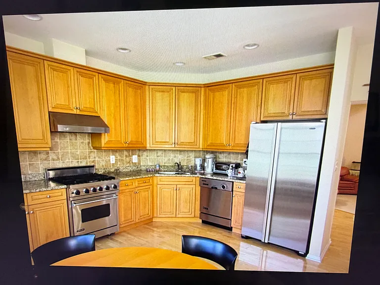 627 Binghampton Ln — Photo 6