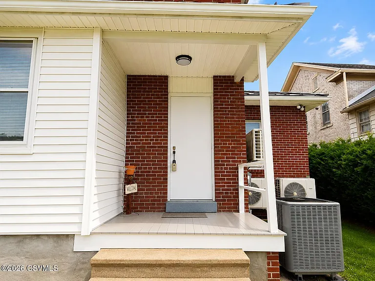 117 N Market St — Photo 24