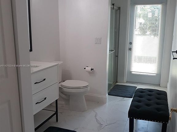 5th image of 693 SW 168th Ter