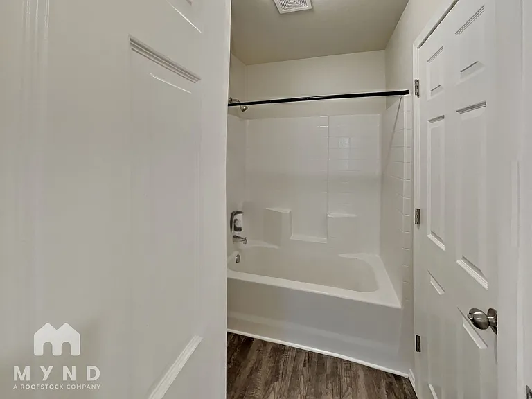 1921 Hannah Ln — Photo 21