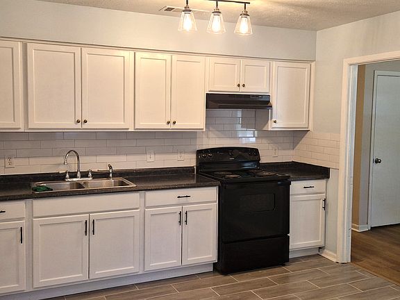7-324_13thAve_kitchen_07012024