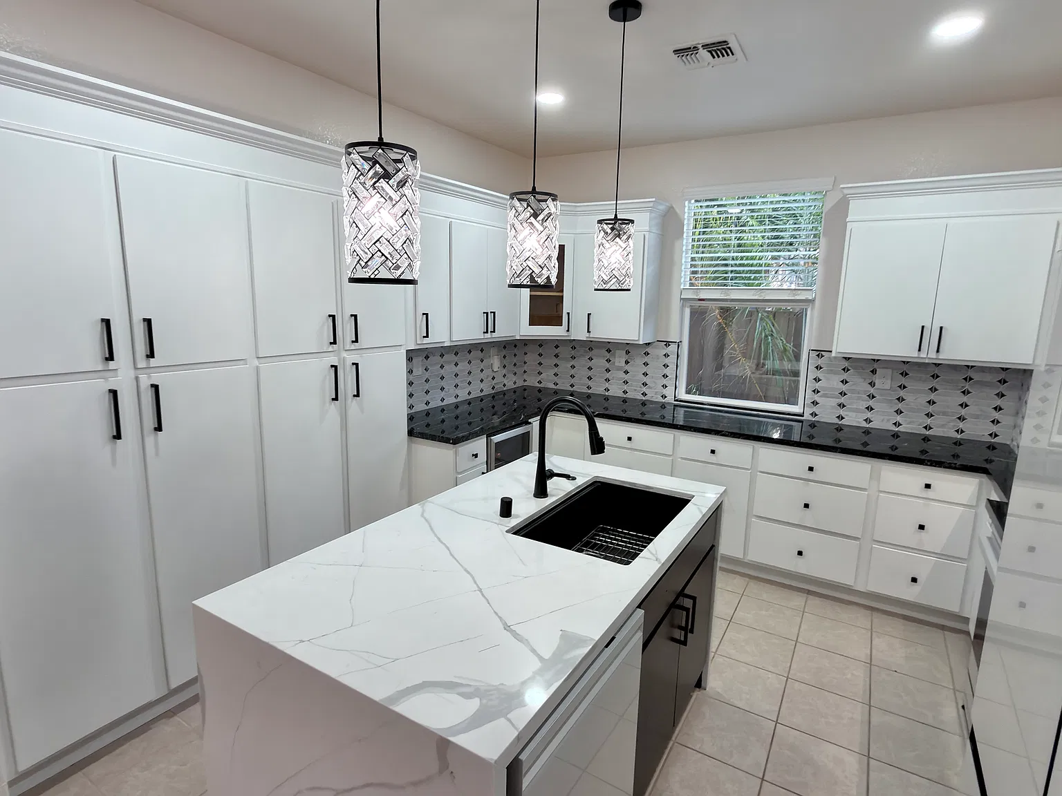 4 bed, 2013 sqft, $3,795 — Photo 2