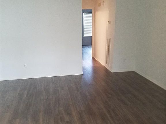 4th image of 2201 Broadlawn Dr