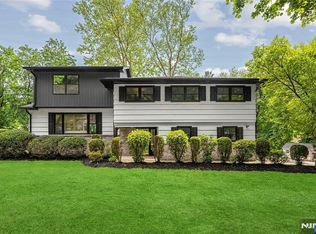 9 Stonehedge Ln, Madison, NJ 07940