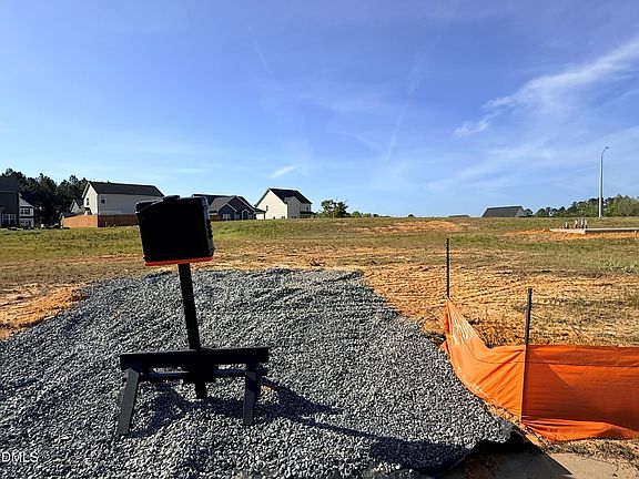 3rd image of 147 Grinnell Loop
