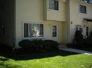21 Woodland Dr, Roselle, NJ 07203