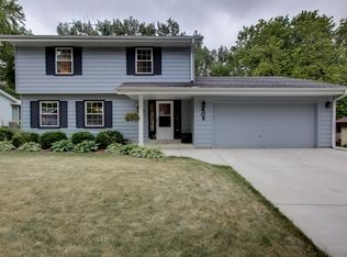 409 Cambridge Ave, Waukesha, WI 53188