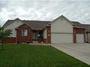 917 W 17th St, Newton, KS 67114