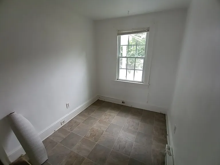 840 Orville Ave — Photo 16