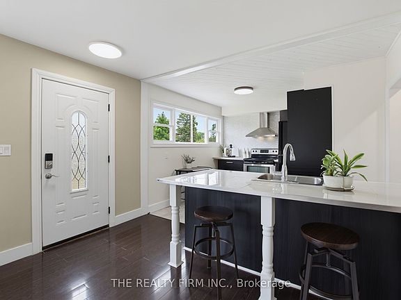 3rd image of 190 Vancouver St