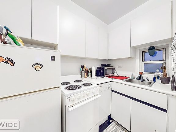 3rd image of 347 E 51st St APT 4B