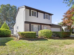 252 Meadowlake Rd, Canton, MI 48188