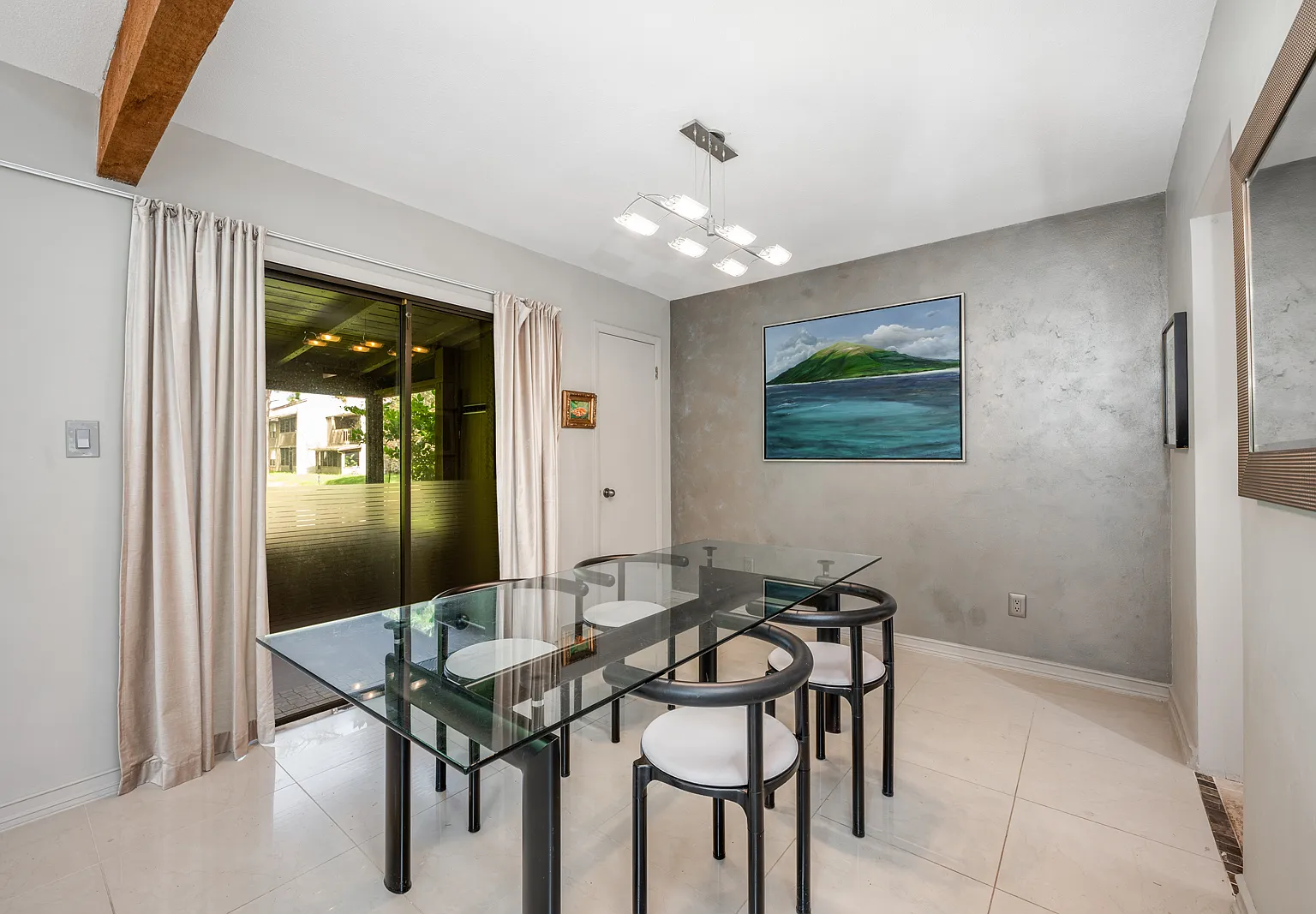 3 bed, 1828 sqft, $2,400 — Photo 4