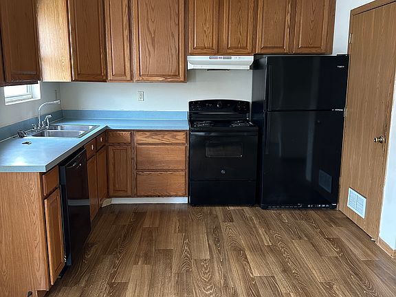 5th image of 10 Cambridge Dr #12
