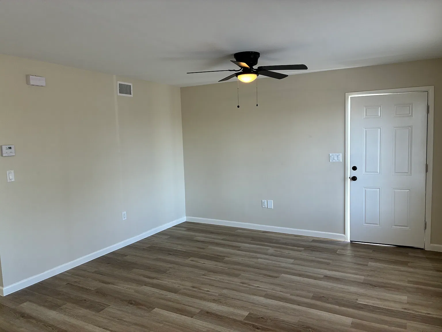 2 bed, 585 sqft, $825 — Photo 2