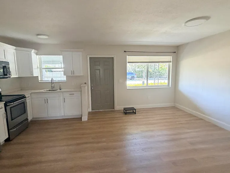 800 Moffett St #3 — Photo 5