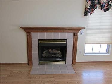4th image of 136 Carriage Dr