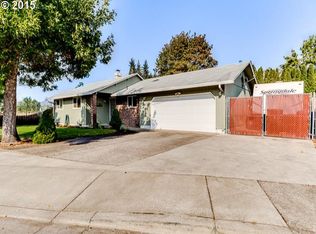241 S 49th Pl, Springfield, OR 97478
