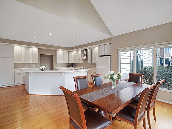 5th image of 1713 Stonebridge Dr S