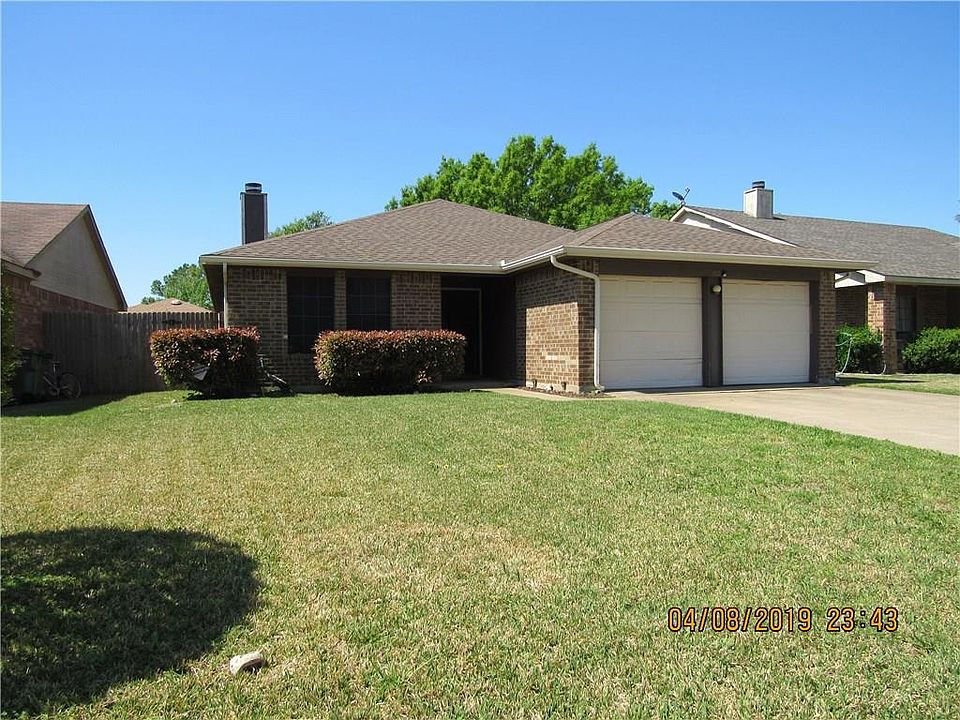 1st image of 400 Hemlock Dr
