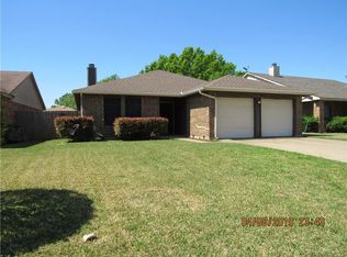400 Hemlock Dr, Arlington, TX 76018