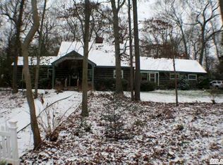 27 Roundabout Rd, Smithtown, NY 11787